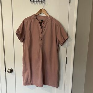 GAP women’s casual dress in dusty pink.